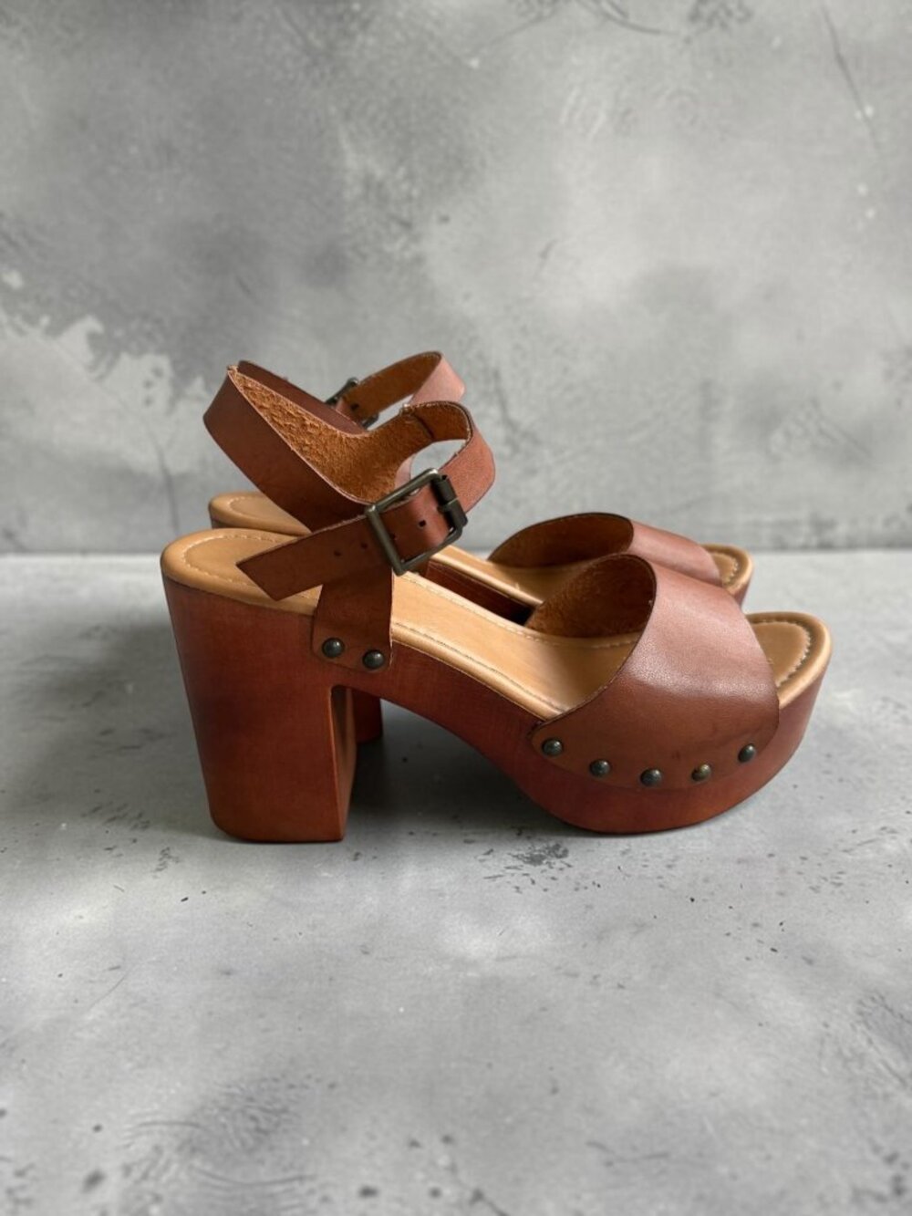 MADDEN GIRL Brown Tan Platform Sandals Size 9.5
